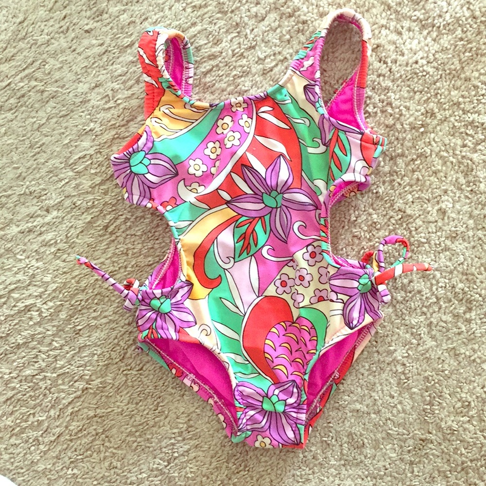 2t adorable swim suit barely used